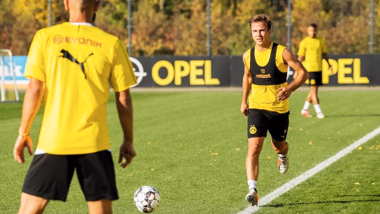 Does Borussia Dortmund have a youth development program?