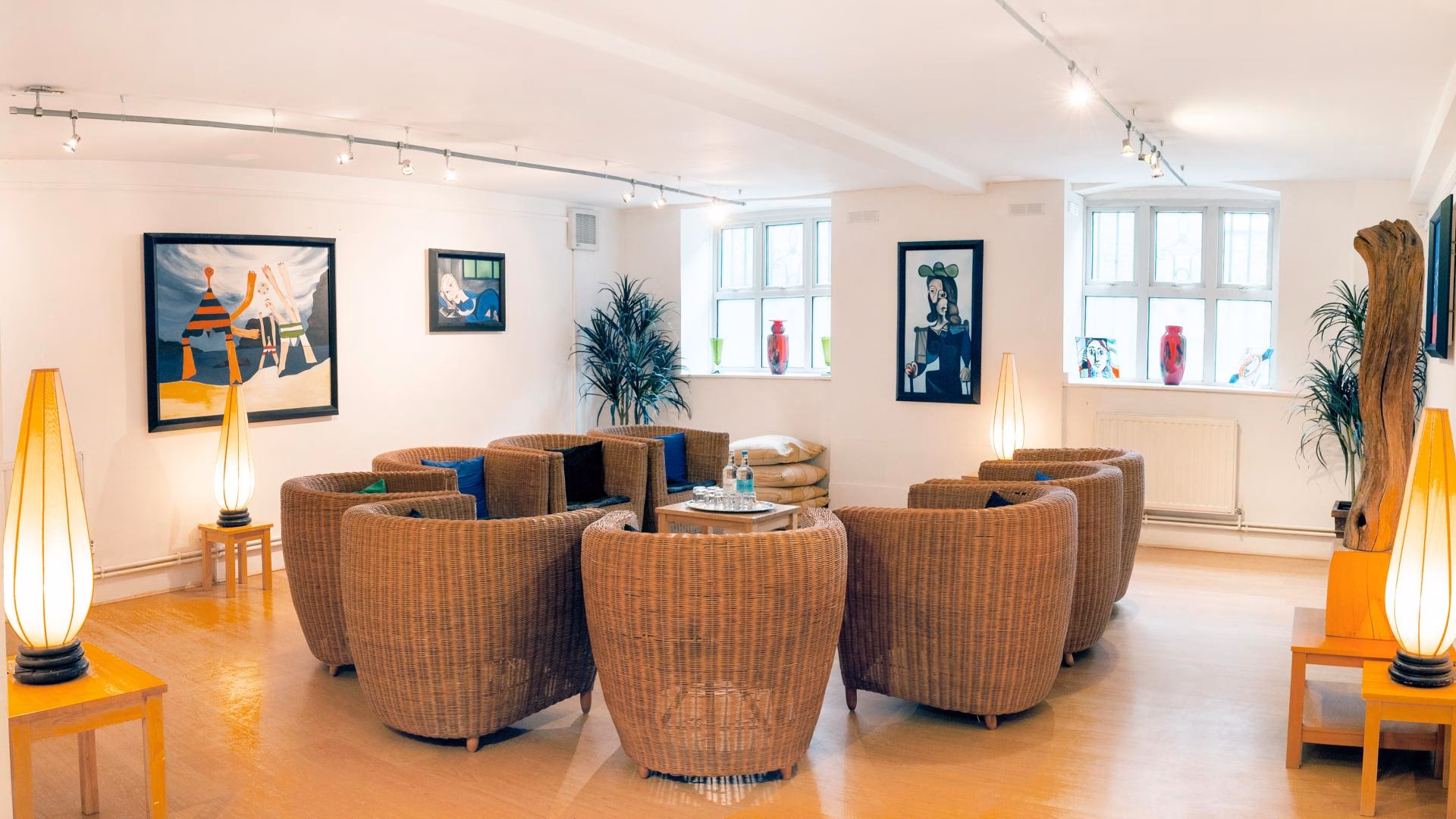 How many people rent training rooms in London?