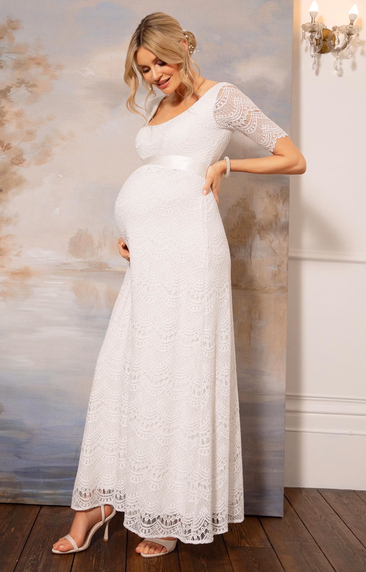 What maternity dresses are available at glamix maternity?